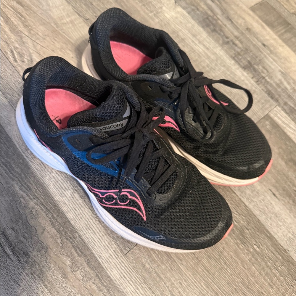Saucony Women's running Shoes in Black and Pink - Picture 2 of 6